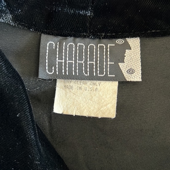 🔹 Charade Vintage Velvet Velour Sheer Sleeve Top with Rhinestone Buttons - Picture 5 of 6